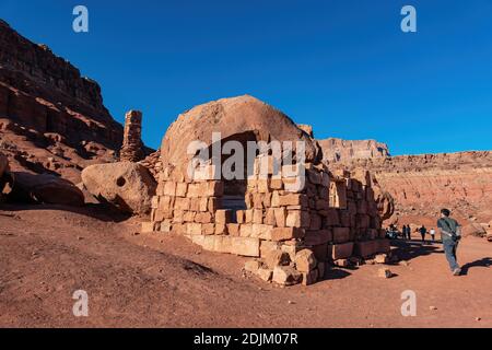 Vue ensoleillée de la maison historique de pierre de Cliff habitants à Arizona Banque D'Images