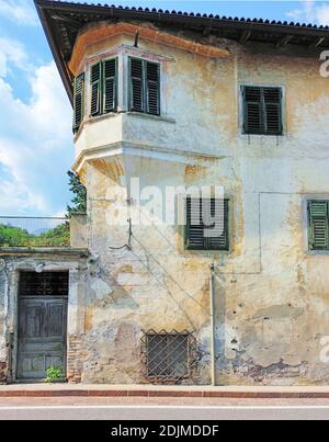 L'ancienne maison de douane à Unterrain, Eppan sur la route des vins du Tyrol du Sud Banque D'Images