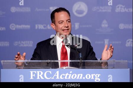 Photo du dossier - Reince Priebus, président du Comité national républicain, prend la parole au 11e Sommet annuel des électeurs des valeurs, à Washington, D.C., aux États-Unis, le vendredi 9 septembre 2016. Le président américain élu Donald Trump a attribué un rôle clé dans sa nouvelle équipe à Reince Priebus, président du Comité national républicain (RNC), qui sera son chef de cabinet. Dans ce rôle, il donnera le ton à la nouvelle Maison Blanche et agira comme un conduit au Congrès et au gouvernement. Photo par Olivier Douliery/Abaca Banque D'Images