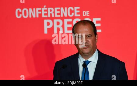 Le premier secrétaire du Parti socialiste Jean-Christophe Cambadelis prononce son discours lors d'une conférence de presse à l'issue de la convention nationale du Parti socialiste français à Paris, en France, le 02 octobre 2016. Photo de François Pauletto/ABACAPRESS.COM Banque D'Images