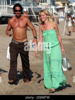 Ashley Scott à une fête sur la plage à Malibu, ca. 7/22/06 Banque D'Images