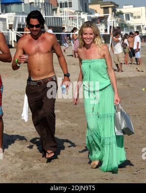 Ashley Scott à une fête sur la plage à Malibu, ca. 7/22/06 Banque D'Images