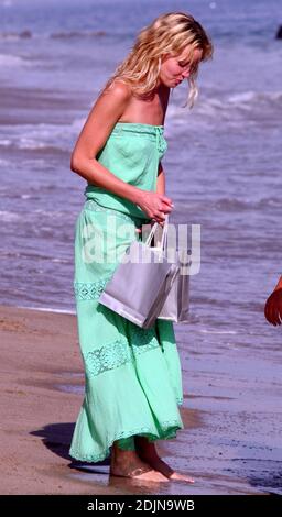 Ashley Scott à une fête sur la plage à Malibu, ca. 7/22/06 Banque D'Images