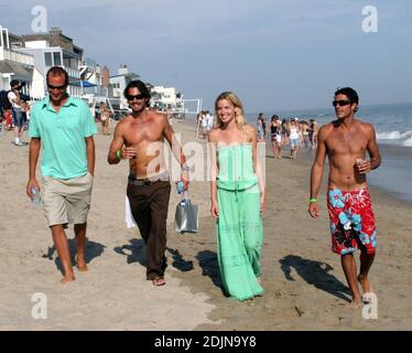 Ashley Scott à une fête sur la plage à Malibu, ca. 7/22/06 Banque D'Images