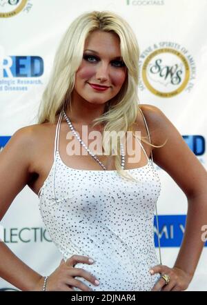 Brooke Hogan arrive au Lincoln Theatre pour le Miami Vice East Coast Premiere. Miami Beach, FL 7/25/06 Banque D'Images