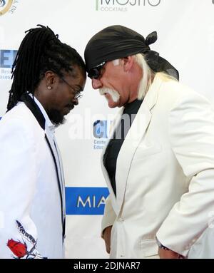 Beenie Man et Terry 'Hulk' Hogan arrivent au Lincoln Theatre pour la première du Miami Vice East Coast. Miami Beach, FL 7/25/06 Banque D'Images