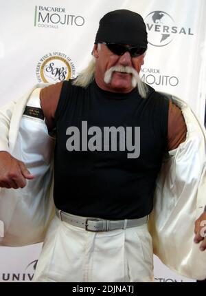 Terry 'Hulk' Hogan arrive au Lincoln Theatre pour le Miami Vice East Coast Premiere. Miami Beach, FL 7/25/06 [[cad]] Banque D'Images