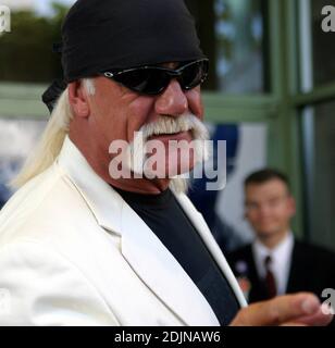 Terry 'Hulk' Hogan arrive au Lincoln Theatre pour le Miami Vice East Coast Premiere. Miami Beach, FL 7/25/06 [[cad]] Banque D'Images