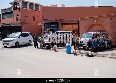 Marrakech, Morroco, Afrique - 30 avril 2019 : en attente de se rendre au travail Banque D'Images