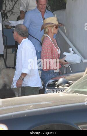 Nilette Sheridan et Michael Bolton déjeuner à la Taverna Tony's à Malibu, Californie. 8/26/06 Banque D'Images