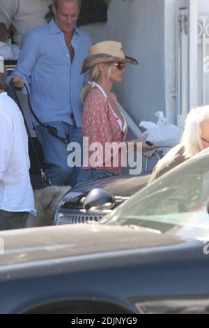 Nilette Sheridan et Michael Bolton déjeuner à la Taverna Tony's à Malibu, Californie. 8/26/06 Banque D'Images