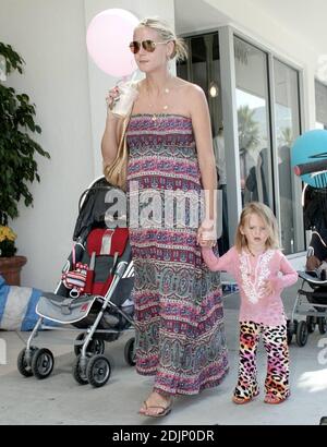 Une très enceinte Heidi Klum et ses deux enfants Henry et Leni boutique à Beverly Hills, ca. 8/31/06 Banque D'Images