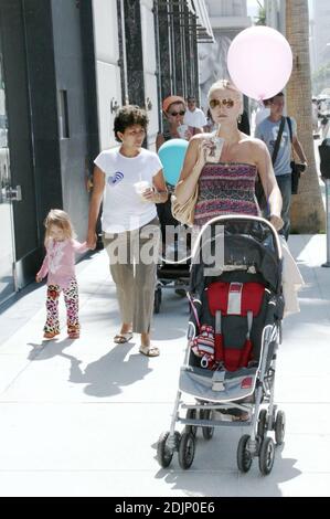 Une très enceinte Heidi Klum et ses deux enfants Henry et Leni boutique à Beverly Hills, ca. 8/31/06 Banque D'Images