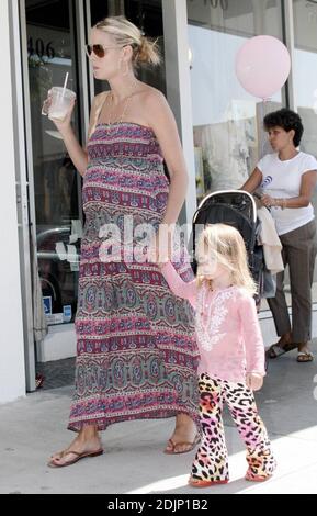 Une très enceinte Heidi Klum et ses deux enfants Henry et Leni boutique à Beverly Hills, ca. 8/31/06 Banque D'Images