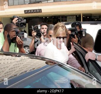 Melanie Griffith déjeuner à l'Ivy à Los Angeles, ca. Avec une amie. 9/29/06 Banque D'Images