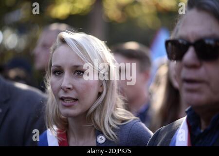 Parti d'extrême-droite Front National (FN) député de Vaucluse Marion Marechal-le Pen assiste à une manifestation organisée par le mouvement 'la Manif pour tous' contre ce qui sont considérés comme des 'nouvelles offensives contre la famille et l'éducation' à Paris le 16 octobre 2016. Photo par Eliot Blondt/ABACAPRESS.COM Banque D'Images