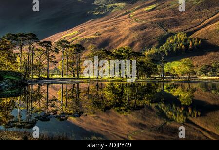 Buttermere est l'un des beaux et beaucoup visité lac dans le district des lacs anglais à Cumbria, Royaume-Uni Banque D'Images