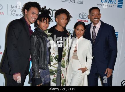 Trey Smith, Willow Smith, Jaden Smith, Jada Pinkett Smith et Will Smith assistent aux 26e EMA Awards annuels aux studios Warner Bros. Le 22 octobre 2016 à Burbank, Los Angeles, CA, États-Unis. Photo de Lionel Hahn/ABACAPRESS.COM Banque D'Images