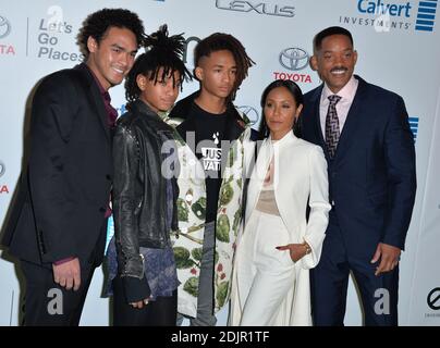 Trey Smith, Willow Smith, Jaden Smith, Jada Pinkett Smith et Will Smith assistent aux 26e EMA Awards annuels aux studios Warner Bros. Le 22 octobre 2016 à Burbank, Los Angeles, CA, États-Unis. Photo de Lionel Hahn/ABACAPRESS.COM Banque D'Images