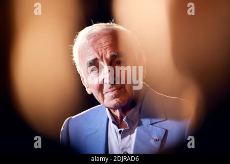 Icône musicale légendaire Charles Aznavour récipiendaire d'une étoile de la Marche de la renommée hollywoodienne honorifique, reconnaissant ses contributions aux arts et à la communauté arménienne. Pantages hollywoodiens à Los Angeles, Californie, le 27 octobre 2016. Photo de Lionel Hahn/AbacaUsa.com Banque D'Images