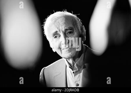 Icône musicale légendaire Charles Aznavour récipiendaire d'une étoile de la Marche de la renommée hollywoodienne honorifique, reconnaissant ses contributions aux arts et à la communauté arménienne. Pantages hollywoodiens à Los Angeles, Californie, le 27 octobre 2016. Photo de Lionel Hahn/AbacaUsa.com Banque D'Images