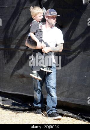 Le rocker Fred Durst emmène son fils Dallas au Pumpkin Patch à West Hollywood, Californie. 10/27/06 Banque D'Images