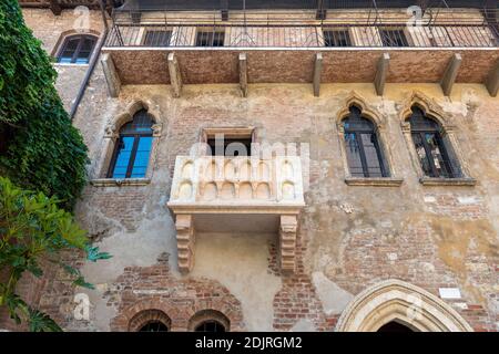 Verona, Province of Verona, Veneto, Italy. The balcony of Romeo and Juliet Stock Photo