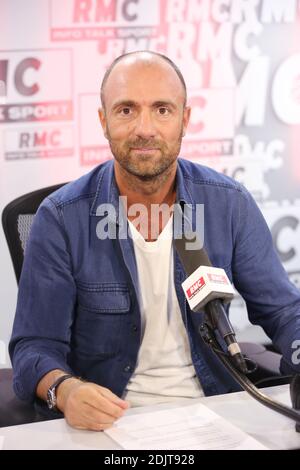 Exclusif - Christophe Dugarry au talk-show 'Team Duga' sur la radio du CMR, à Paris, France, le 07 novembre 2016. Photo de Jerome Domine/ABACAPRESS.COM Banque D'Images