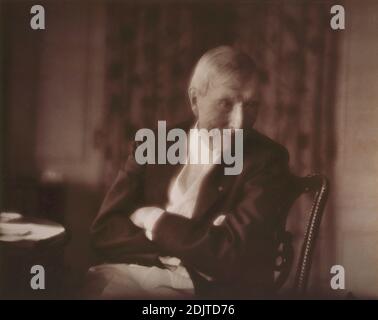 John D. Rockefeller, Sr. (1839-1937), magnat américain des affaires et philanthrope, largement considéré comme le plus riche américain de tous les temps, demi-longueur Portrait, assis, photo par Arnold Genthe, 1918 Banque D'Images