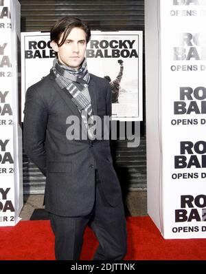 Acteur Milo Ventimiglia à la première de 'Rocky Balboa' au Prince Theatre de Philadelphie le lundi 18 décembre 2006. Photo / John Taggart Banque D'Images