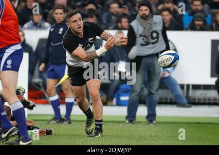 TJ Perenara de Nouvelle-Zélande lors d'un match de rugby d'automne France contre Nouvelle-Zélande au Stade de France à St-Denis, France, le 26 novembre 2016. La Nouvelle-Zélande a gagné 24-19. Photo de Henri Szwarc/ABACAPRESS.COM Banque D'Images