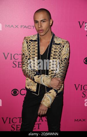 USAGE ÉDITORIAL UNIQUEMENT. Olivier Rousteing arrive au Secret Fashion Show de Victoria au Grand Palais le 30 novembre 2016 à Paris, France. Photo de Marechal/Domine/Zabulon/ABACAPRESS.COM Banque D'Images