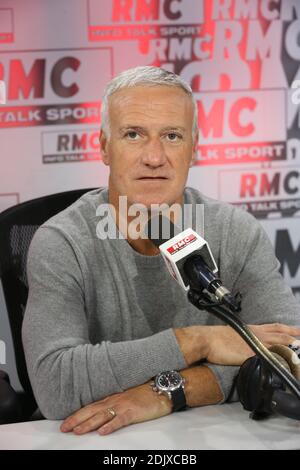 Exclusivité - Didier Deschamps au salon sportif « Team Duga » sur CMR radio, interviewé par Christophe Dugarry, Paris, le 05 décembre 2016. Photo de Jerome Domine/ABACAPRESS.COM Banque D'Images