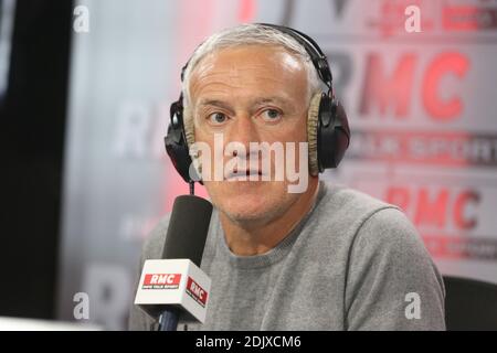 Exclusivité - Didier Deschamps au salon sportif « Team Duga » sur CMR radio, interviewé par Christophe Dugarry, Paris, le 05 décembre 2016. Photo de Jerome Domine/ABACAPRESS.COM Banque D'Images