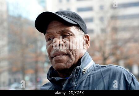 L'acteur Danny Glover se joint aux travailleurs contractuels fédéraux en grève lors de leur rassemblement pour tenir le président élu Donald Trump responsable de tenir sa promesse aux travailleurs à Washington, DC, le 7 décembre 2016. Photo par Olivier Douliery/ABACA Banque D'Images