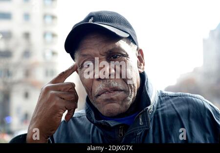 L'acteur Danny Glover se joint aux travailleurs contractuels fédéraux en grève lors de leur rassemblement pour tenir le président élu Donald Trump responsable de tenir sa promesse aux travailleurs à Washington, DC, le 7 décembre 2016. Photo par Olivier Douliery/ABACA Banque D'Images