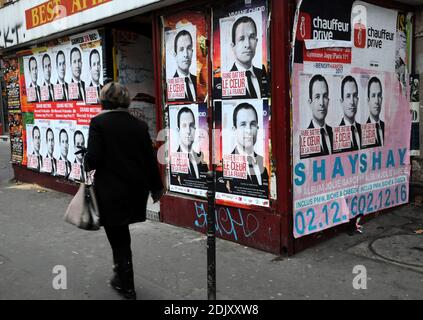 Des affiches d'élection montrant le candidat aux primaires de gauche avant l'élection présidentielle de 2017, Benoit Hamon, sont visibles à Paris, en France, le 12 décembre 2016. Photo d'Alain Apaydin/ABACAPRESS.COM Banque D'Images