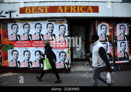 Des affiches d'élection montrant le candidat aux primaires de gauche avant l'élection présidentielle de 2017, Benoit Hamon, sont visibles à Paris, en France, le 12 décembre 2016. Photo d'Alain Apaydin/ABACAPRESS.COM Banque D'Images