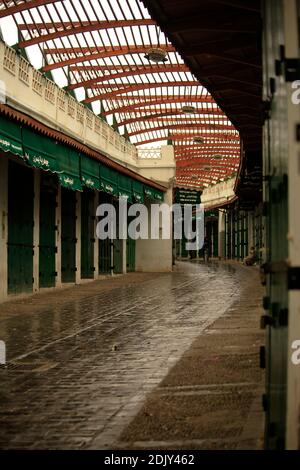 Souk in Tétouan (popular market), A main street in the old medina (Tetuan). The medina of Tétouan is a UNESCO World Heritage site since 1997. Banque D'Images