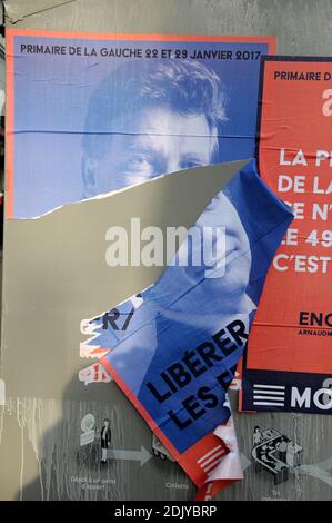 Des affiches d'élection montrant le candidat aux primaires de gauche avant l'élection présidentielle de 2017 Arnaud Montebourg sont visibles à Paris, France, le 20 décembre 2016. Photo d'Alain Apaydin/ABACAPRESS.COM Banque D'Images