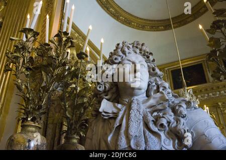 La Galerie des glaces au château de Versailles, un palais royal de Versailles, en France. Banque D'Images