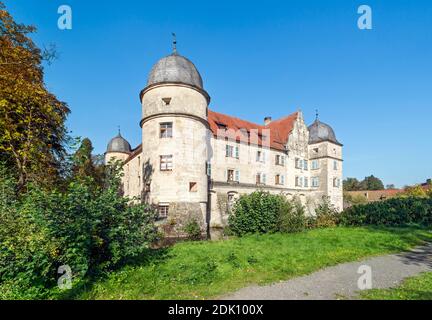 Allemagne, Bavière, Mitwitz, château Renaissance de Mitwitz. Le centre éducatif écologique de la haute-Franconie, l'école d'apiculture de la haute-Franconie et un musée d'apiculture sont situés dans le château. Mitwitz est le nom de la porte de la forêt franconienne Banque D'Images