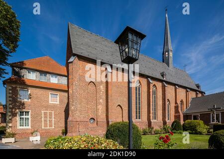 Allemagne, Borken, Borken-Burlo, Borken-Borkenwirthe, Hohe Mark Westmuensterland nature Park, Muensterland, Westphalie, Rhénanie-du-Nord-Westphalie, monastère Mariengarden avec église catholique de Rectorat et église de monastère St. Mary's, monastère des Oblats de la Vierge Marie Immaculée, anciennement l'école oblate de mission, aujourd'hui haute école Oblate Banque D'Images