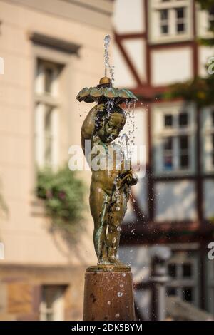 Allemagne, Hesse, Bad Wildungen, fontaine en face de l'hôtel de ville Banque D'Images