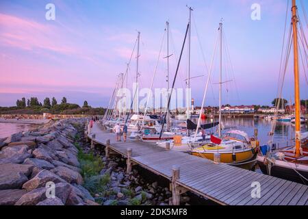 Allemagne, Mecklembourg-Poméranie occidentale, île de la Mer Baltique Poel, ambiance nocturne au port de Timmendorf plage Banque D'Images