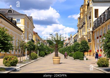 Juillet 14 2020 Frantiskovy Lazne/Franzensbad en République tchèque: Centre avec la zone piétonne en été Banque D'Images