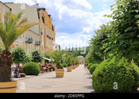 Juillet 14 2020 Frantiskovy Lazne/Franzensbad en République tchèque: Centre avec la zone piétonne en été Banque D'Images