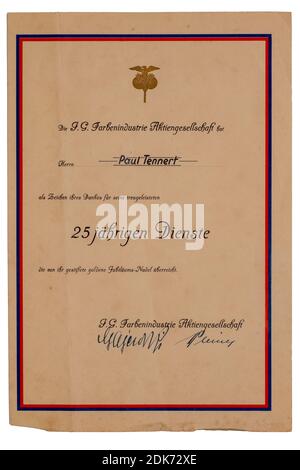 Certificat d'époque pour 25 ans de service à l'AGFA (fondé en 1873 sous le nom d'Actien-Gesellschaft für Anilin-Fabrication à Berlin). Certificat de 1940. Banque D'Images