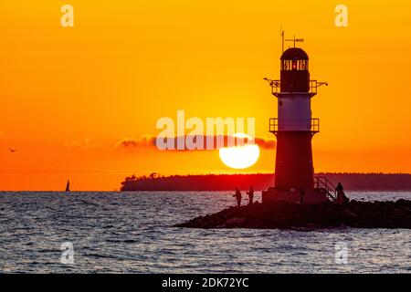 Allemagne, Mecklembourg-Poméranie occidentale, côte de la mer Baltique, Warnemünde. Entrée du port Banque D'Images