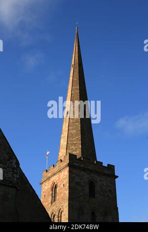 La tour et la flèche de Saint Michel et de l'église de tous les anges, Ledbury, Herefordshire, Angleterre, Royaume-Uni. Banque D'Images